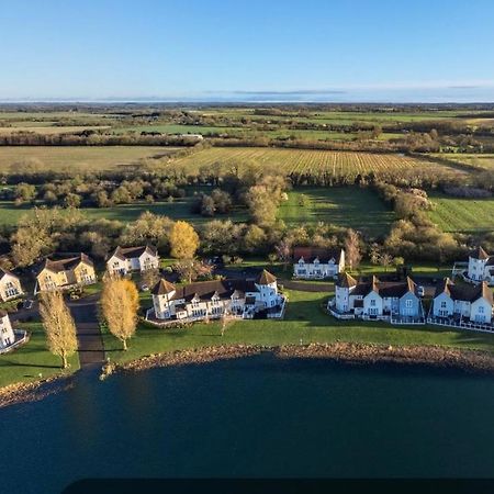 Liming Lodge - Lakeside Home In The Cotswolds South Cerney Dış mekan fotoğraf
