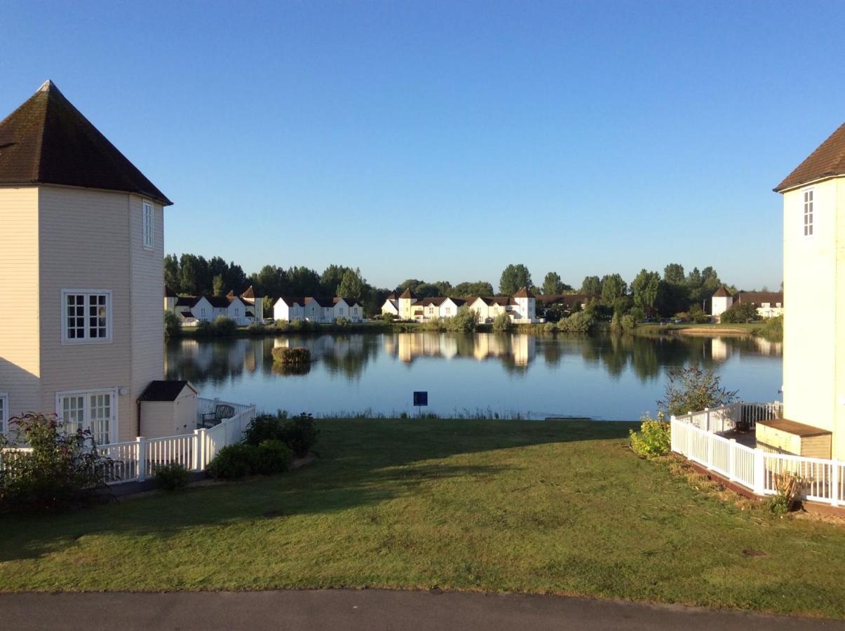 Liming Lodge - Lakeside Home In The Cotswolds South Cerney Dış mekan fotoğraf