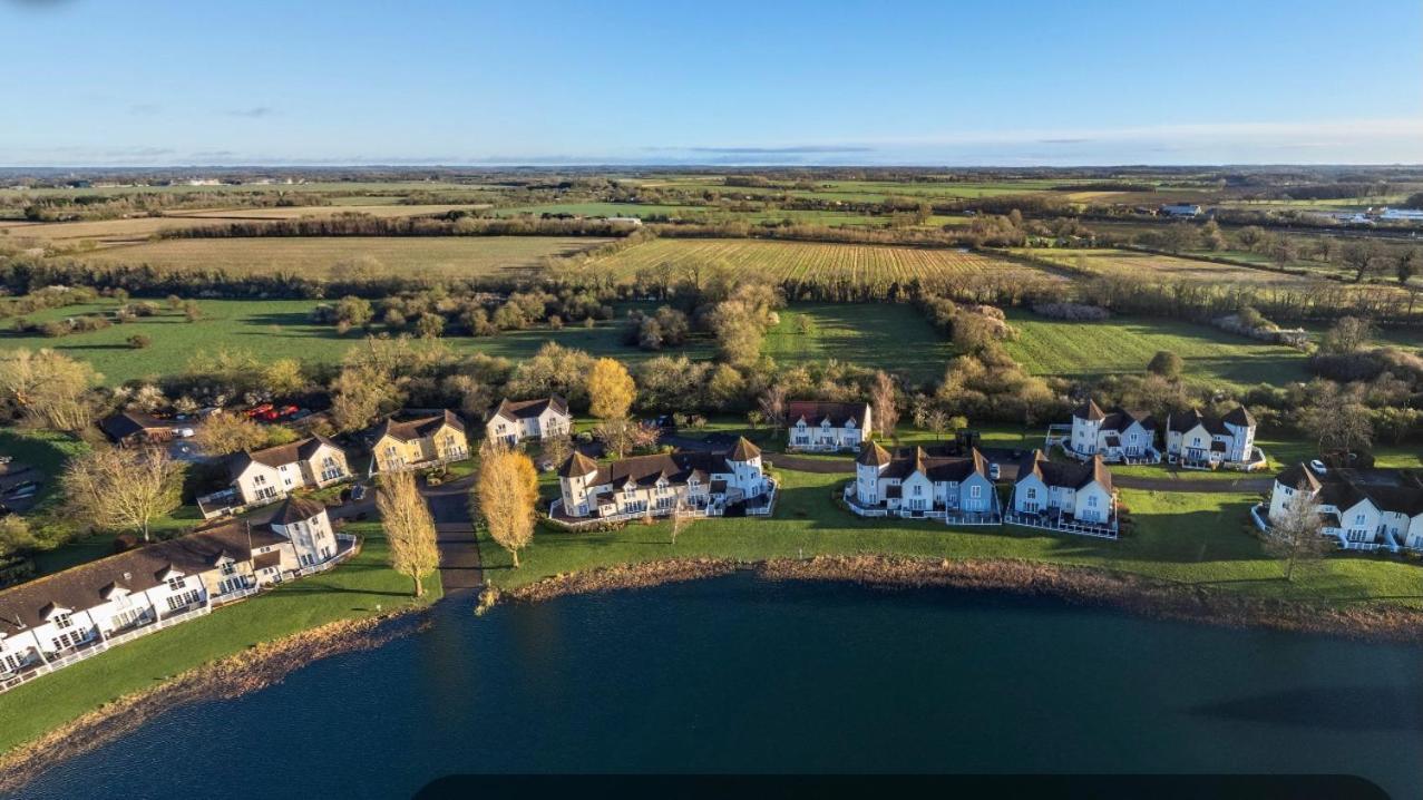 Liming Lodge - Lakeside Home In The Cotswolds South Cerney Dış mekan fotoğraf