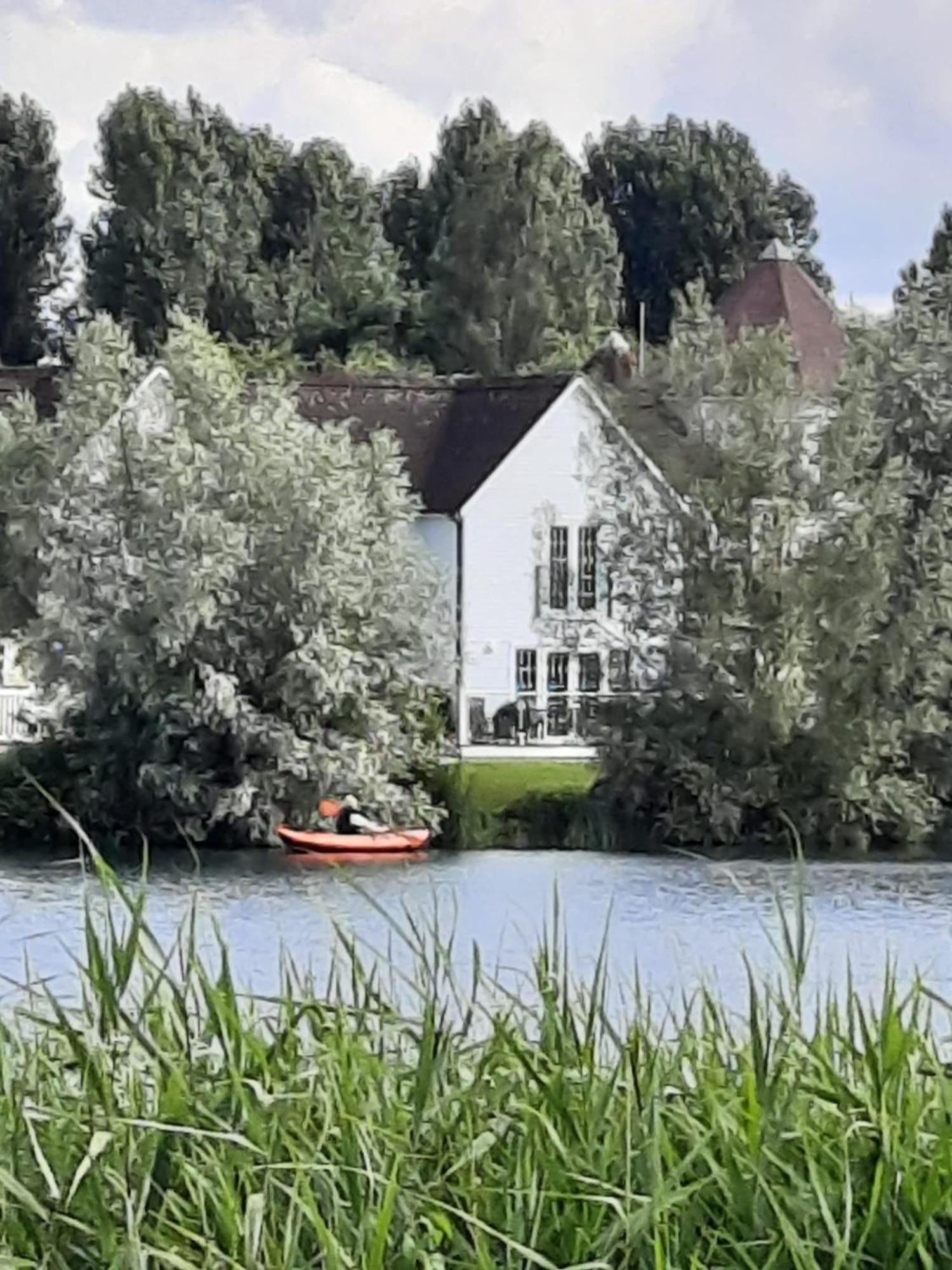 Liming Lodge - Lakeside Home In The Cotswolds South Cerney Dış mekan fotoğraf